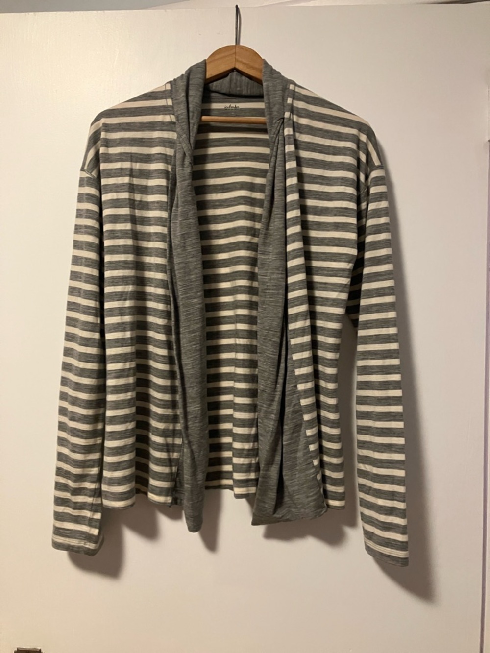 Icebreaker Women's Gray and Cream Striped Cardigan 100& New Zeland Merino